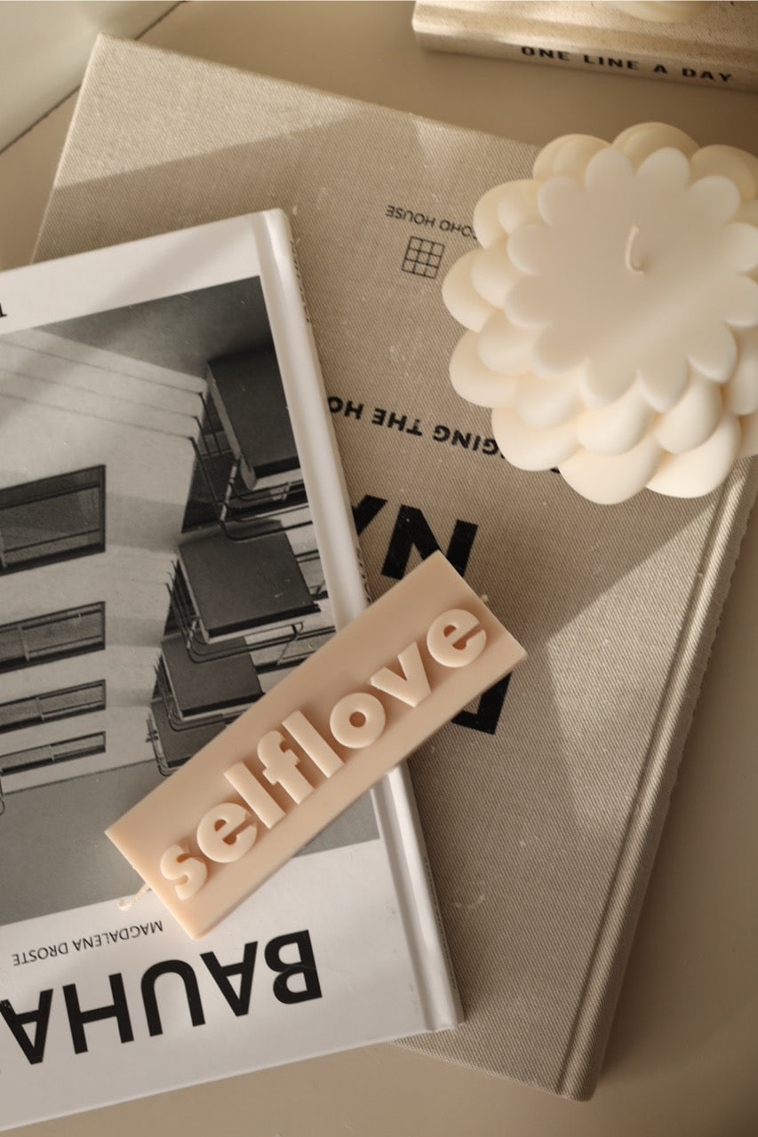 Kerze „Selflove“ – handgegossen aus Rapswachs, inspirierend & dekorativ
