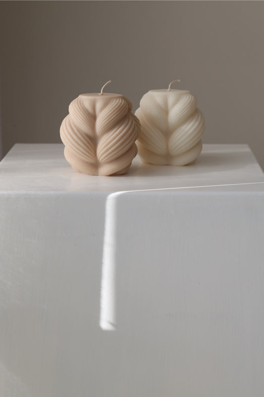 Kerze „Braided“ – handgegossen aus Rapswachs, geflochten & stilvoll