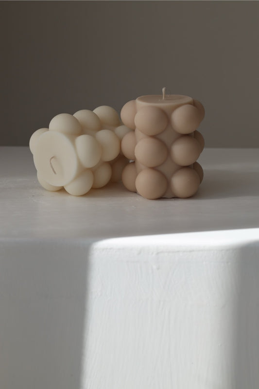 Kerze „Round Bubble“ – handgegossen aus Rapswachs, modern & verspielt