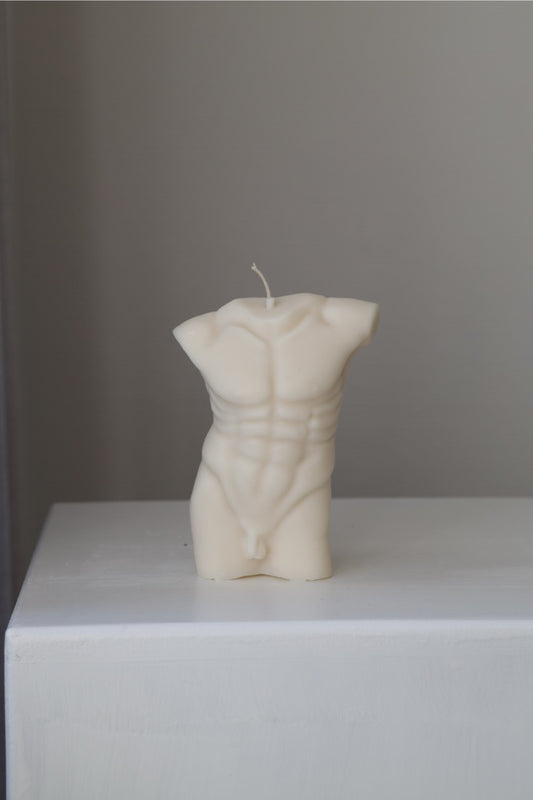 Kerze „Adonis“ – handgegossen aus Rapswachs, skulptural & stilvoll