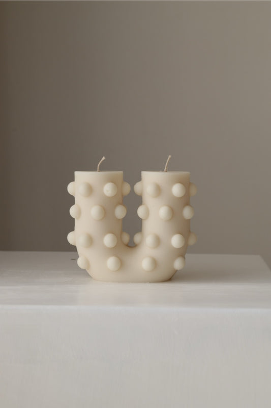 Kerze „U“ – handgegossen aus Rapswachs, modernes Design in U-Form