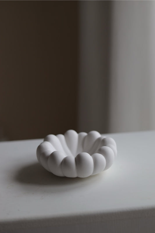 Handgefertigte Schmuckschale "Wolke" aus Raysin - stilvolle Aufbewahrung im modernen Design