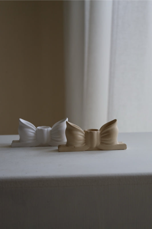 Kerzenhalter „bow“ – handgefertigt aus Raysin, modern & minimalistisch