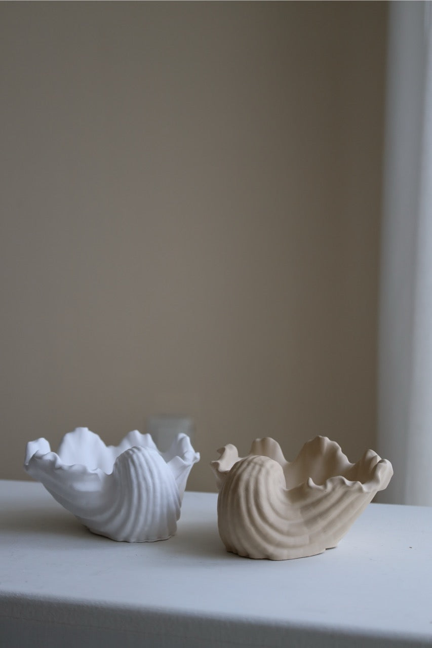 Deko-Schale „Wellenmuschel“ – handgemacht aus Raysin, maritimes Design