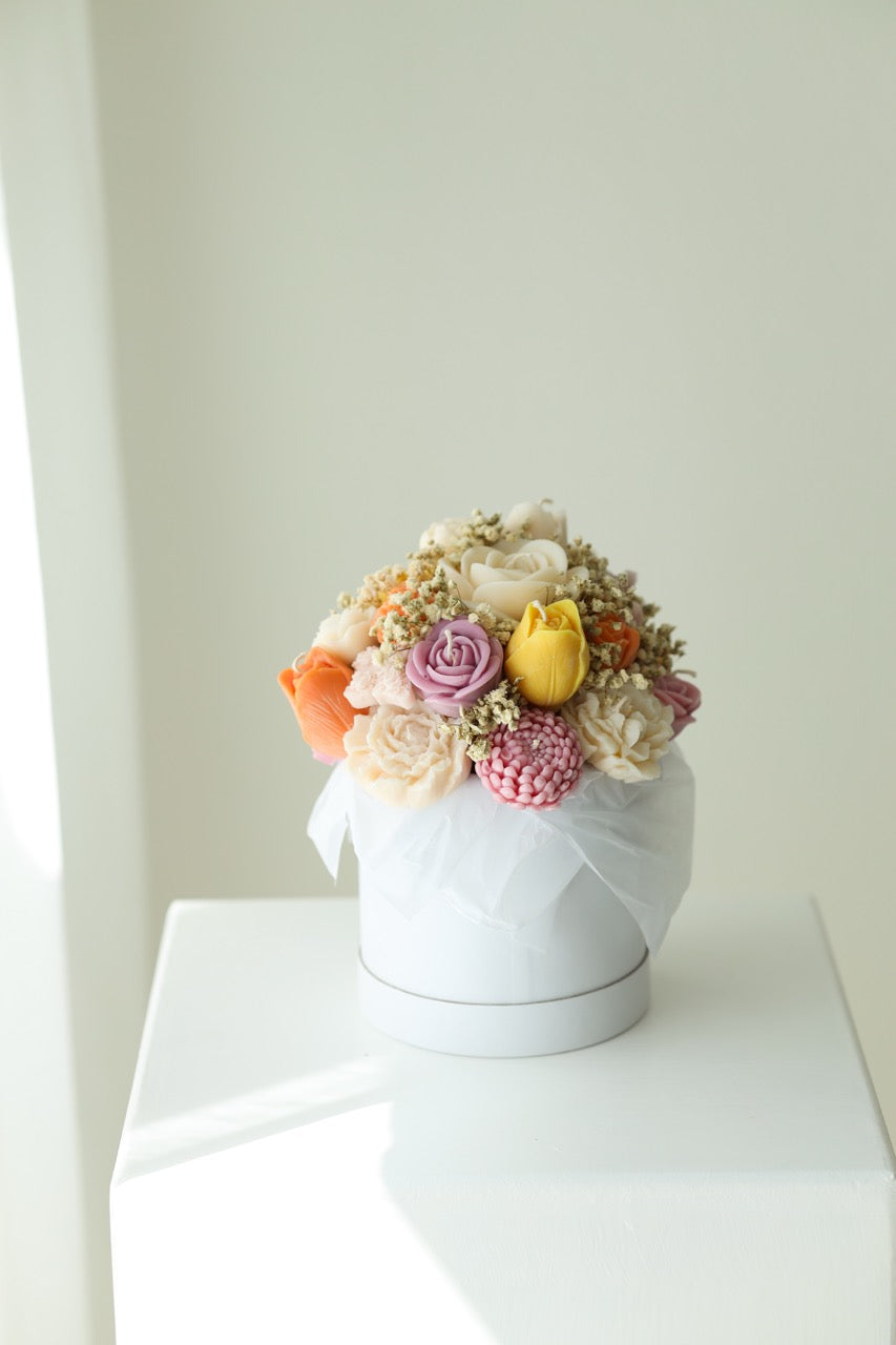 Kerzenstrauß "Bonbon Floral" handgegossen aus Rapswachs