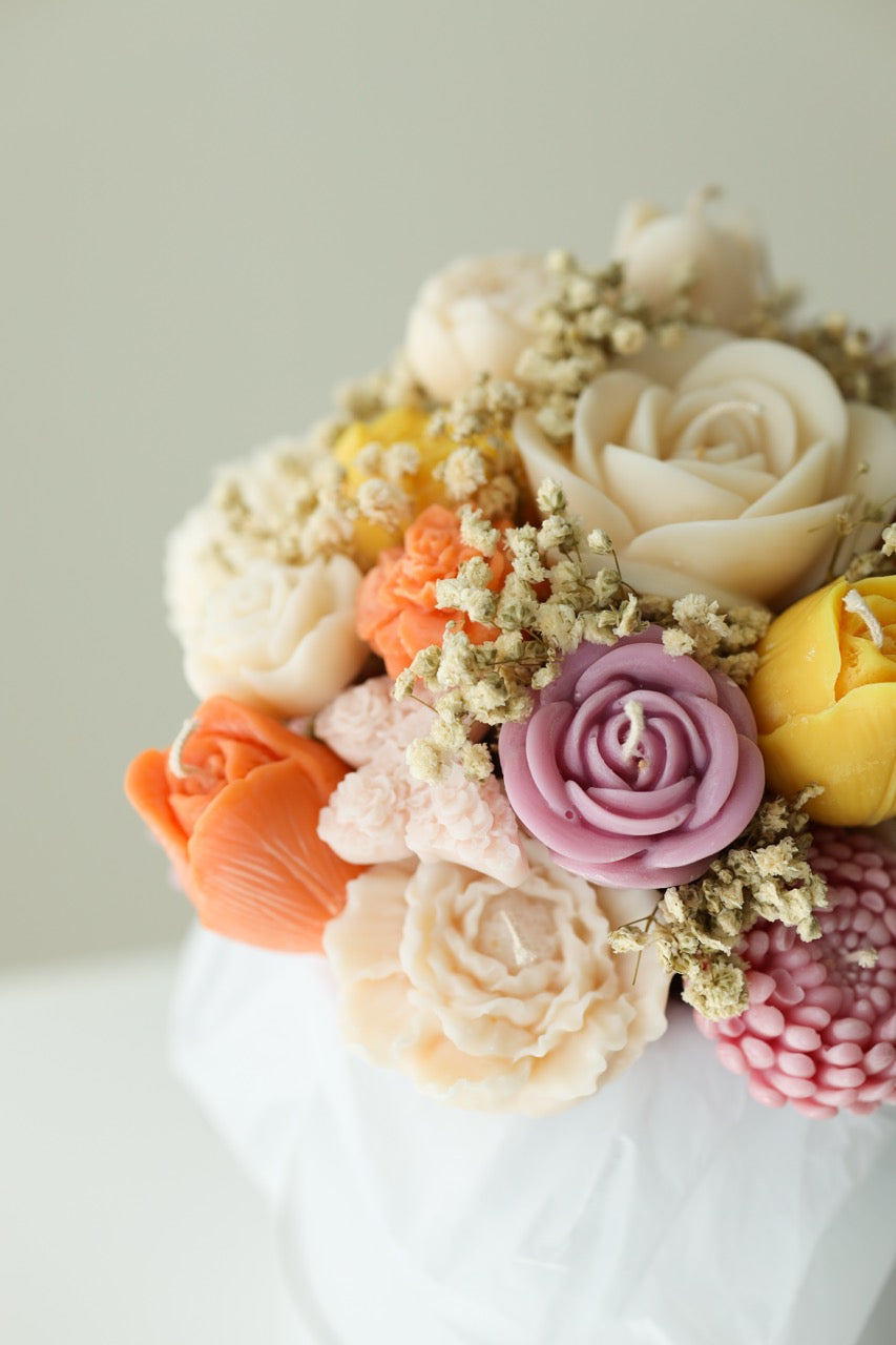 Kerzenstrauß "Bonbon Floral" handgegossen aus Rapswachs