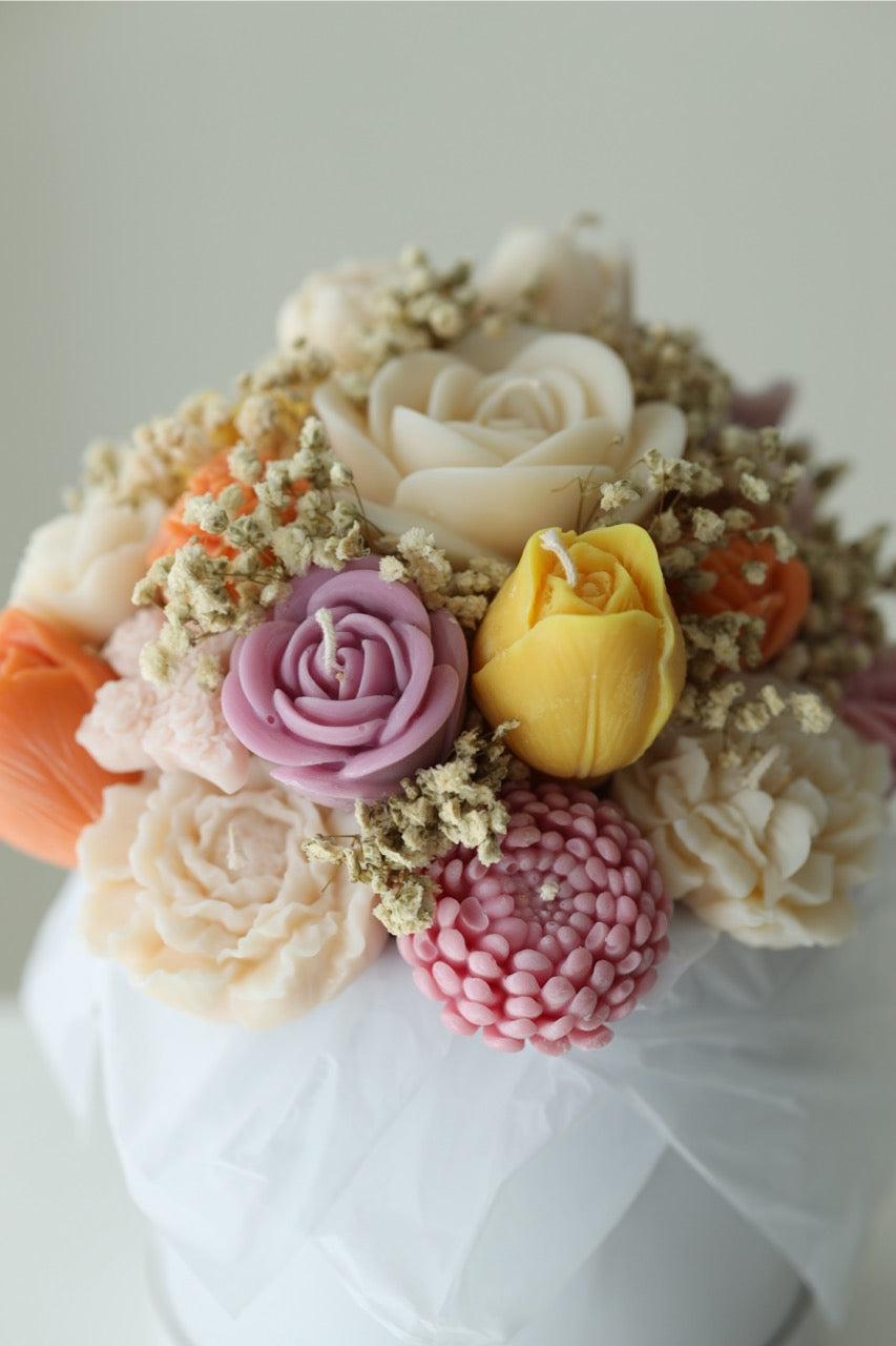 Kerzenstrauß "Bonbon Floral" handgegossen aus Rapswachs