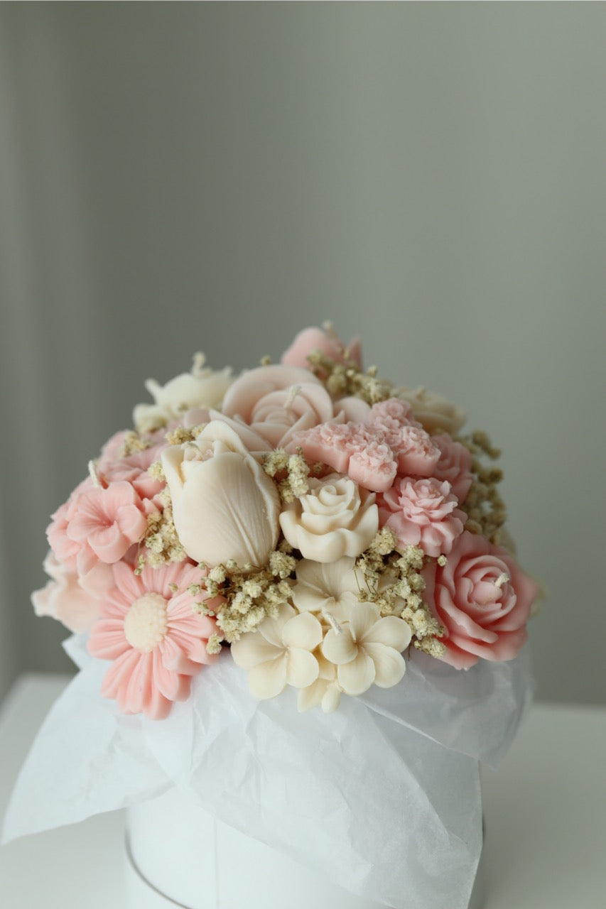 Kerzenstrauß "Aurora" handgegossen aus Rapswachs