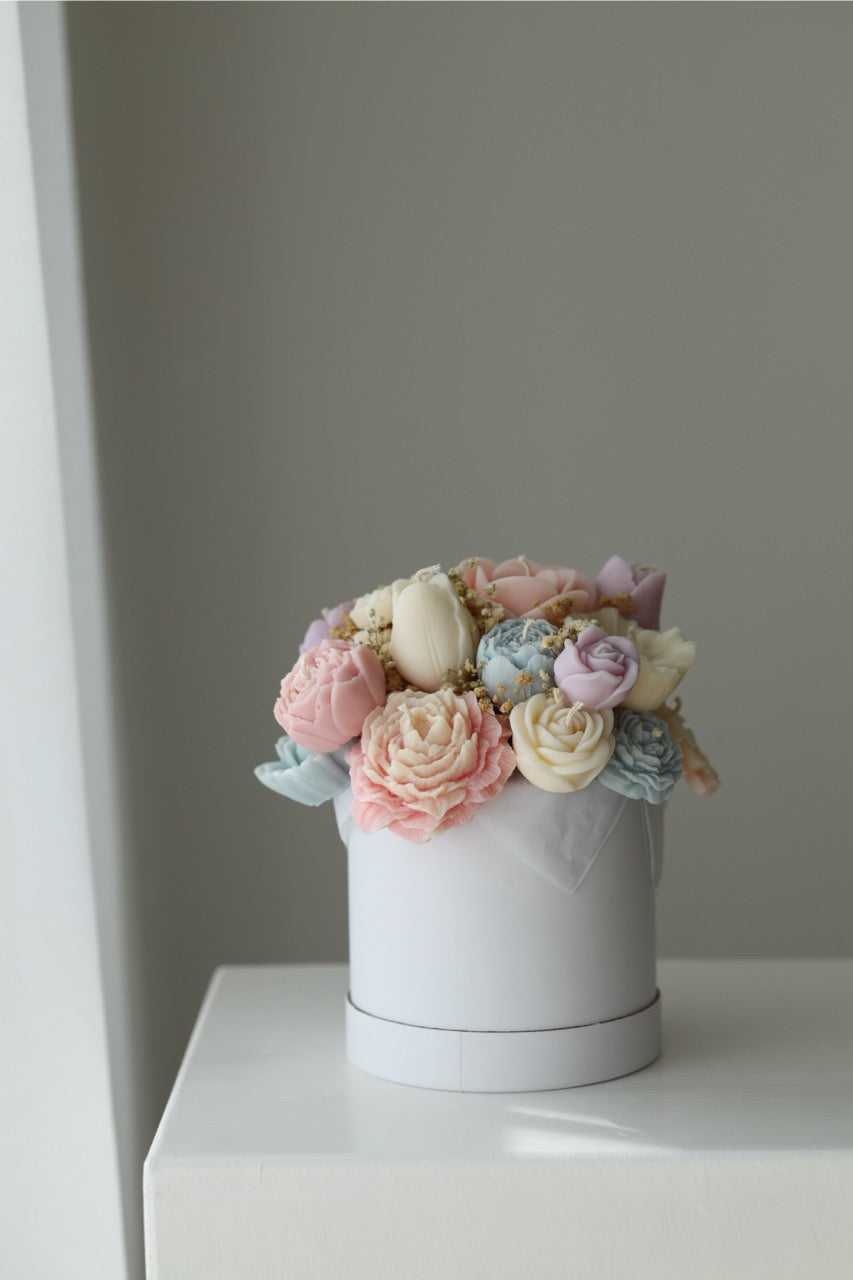Kerzenstrauß "Pastel Bloom" handgegossen aus Rapswachs