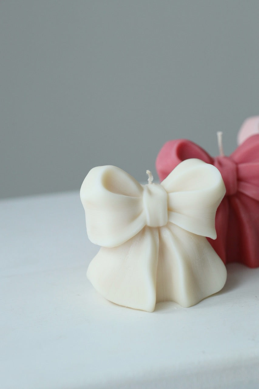 Kerze "Bow" - hangegossen aus Rapswachs