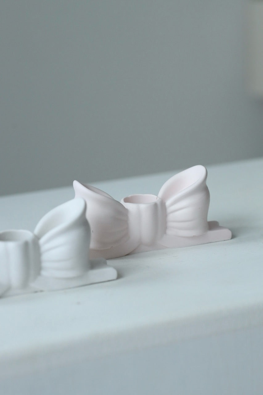 Kerzenhalter „bow“ – handgefertigt aus Raysin