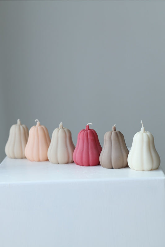 Kerze „Butternut“ – handgegossen aus Rapswachs, liebevoll & minimalistisch