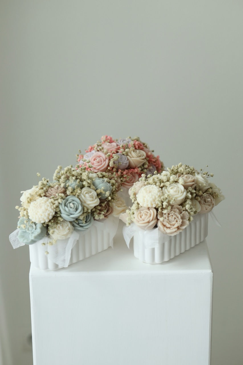 Kerzenstrauß "Blossom" handgegossen aus Rapswachs und Raysin