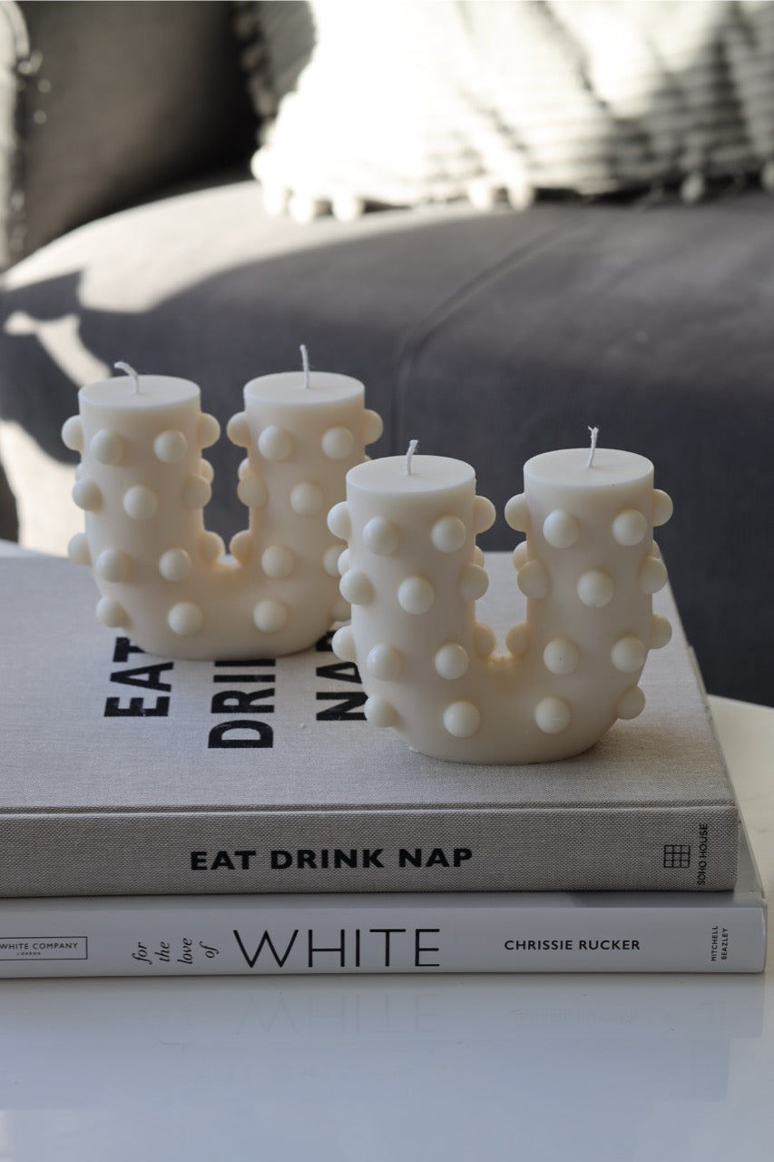 Kerze „U“ – handgegossen aus Rapswachs, modernes Design in U-Form