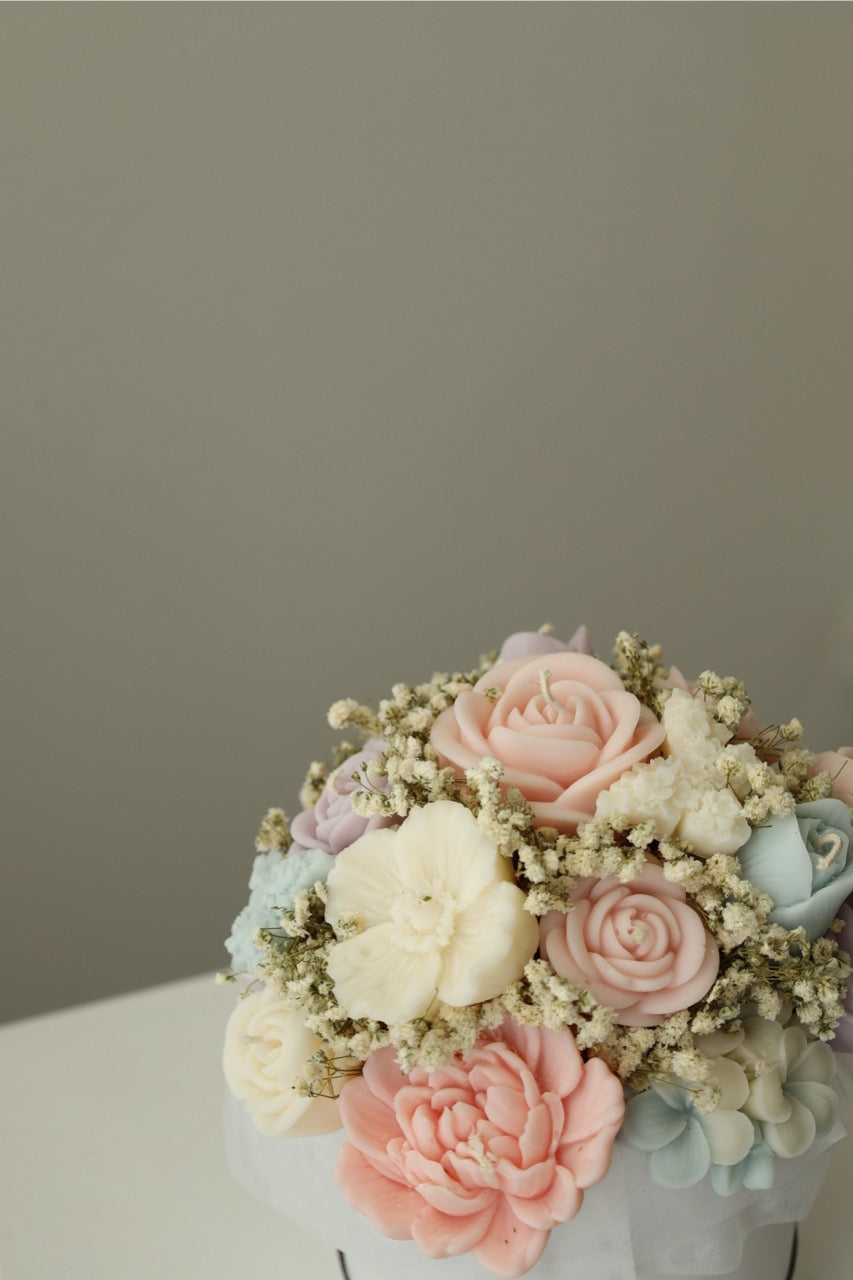 Kerzenstrauß "Pastel Bloom" handgegossen aus Rapswachs