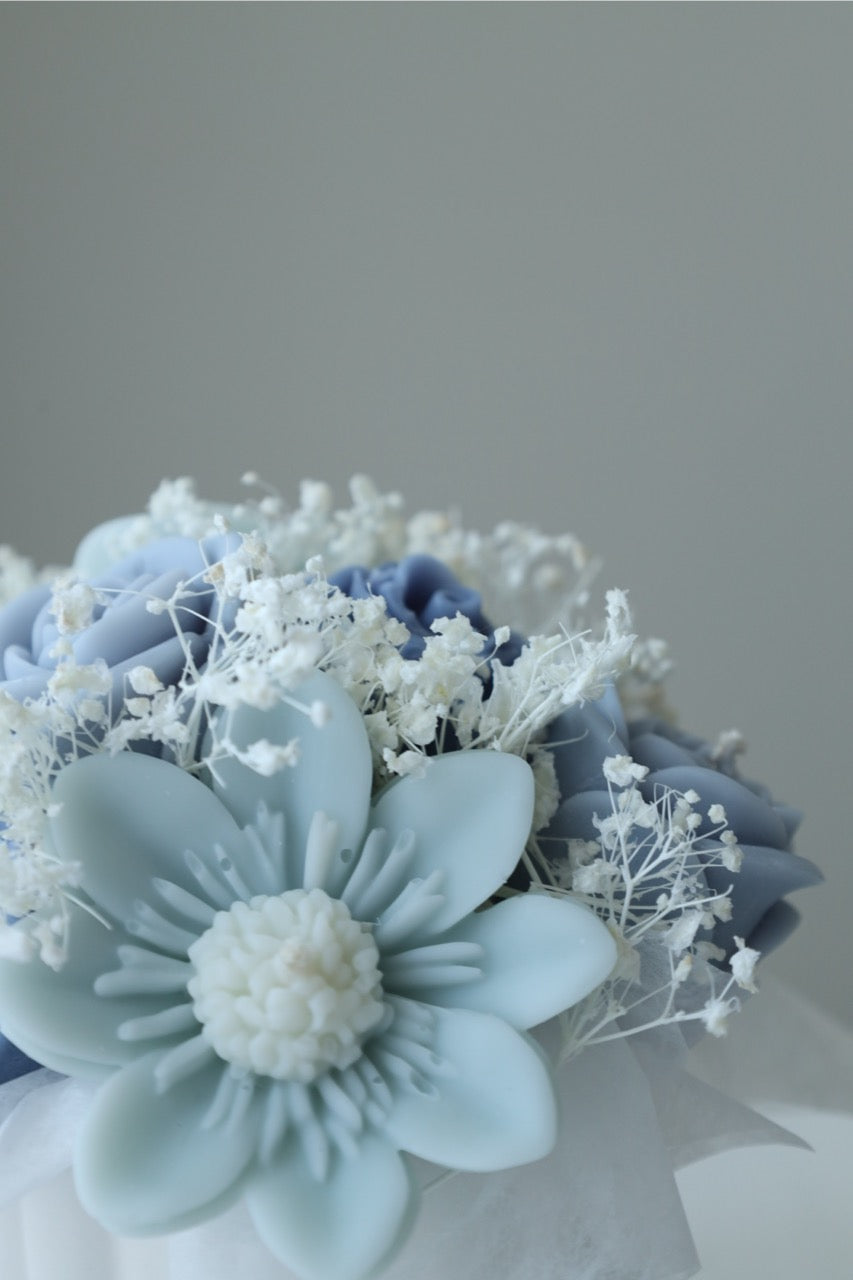 Kerzenstrauß "petite frosty" - handgegossen aus Rapswachs