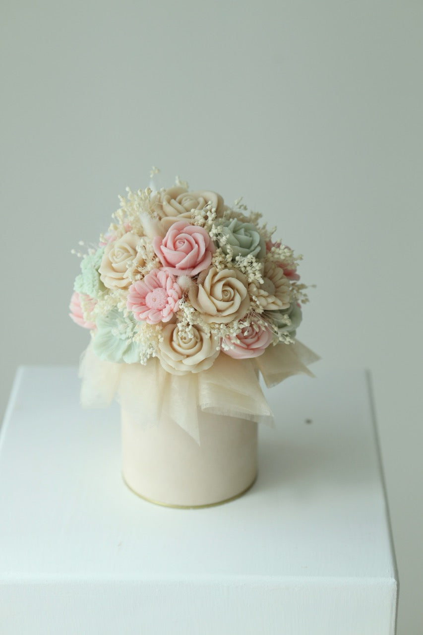 Kerzenstrauß "Minty Blossom" - handgegossen aus Rapswachs