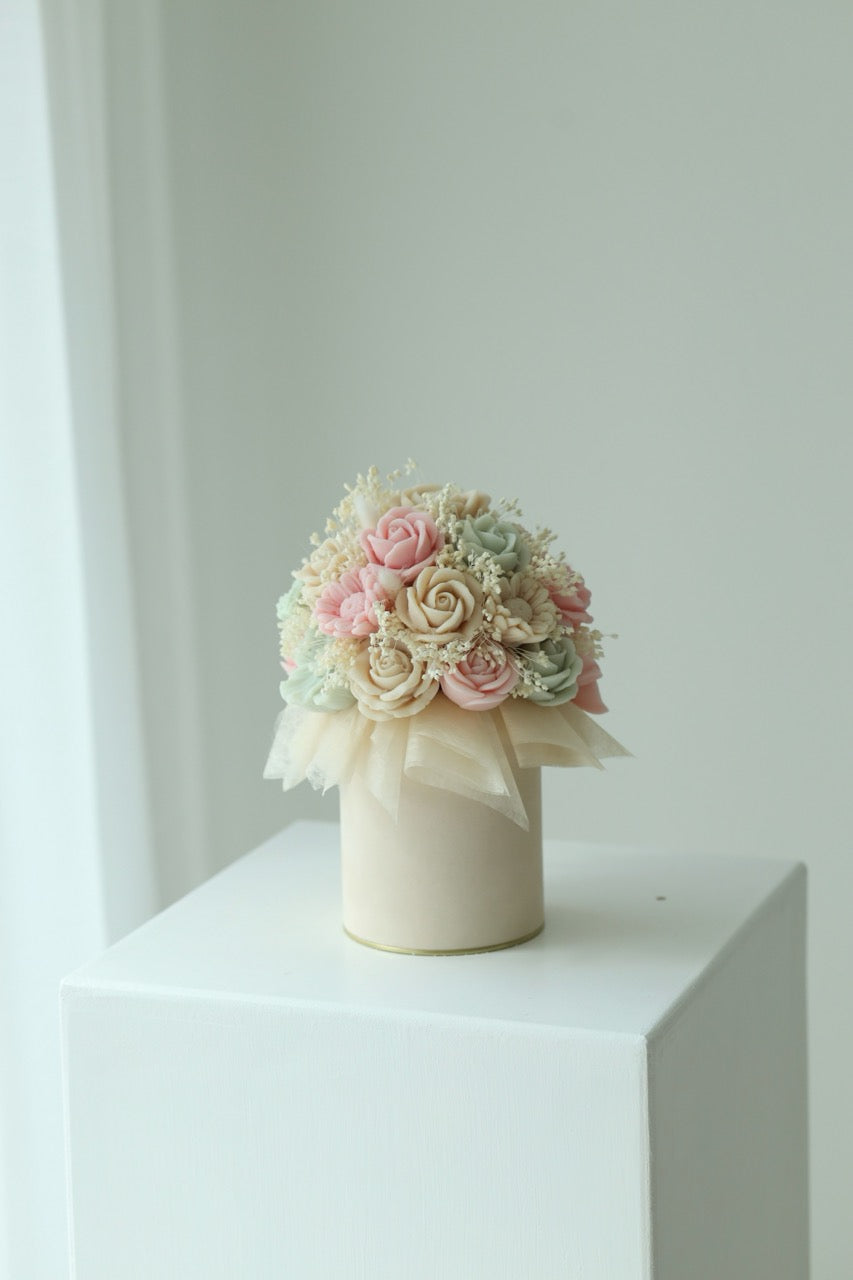 Kerzenstrauß "Minty Blossom" - handgegossen aus Rapswachs