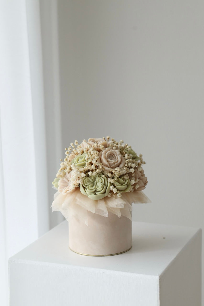 Kerzenstrauß "Matcha Bloom" - handgegossen aus Rapswachs