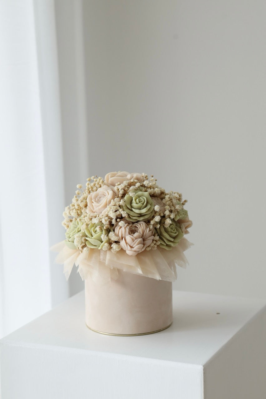 Kerzenstrauß "Matcha Bloom" - handgegossen aus Rapswachs