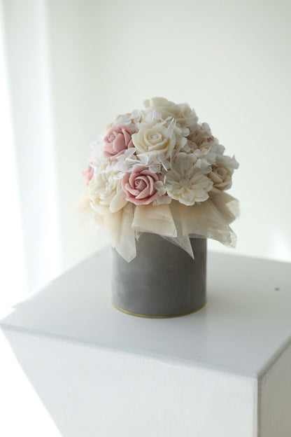 Kerzenstrauß "Powder Bloom" - handgegossen aus Rapswachs