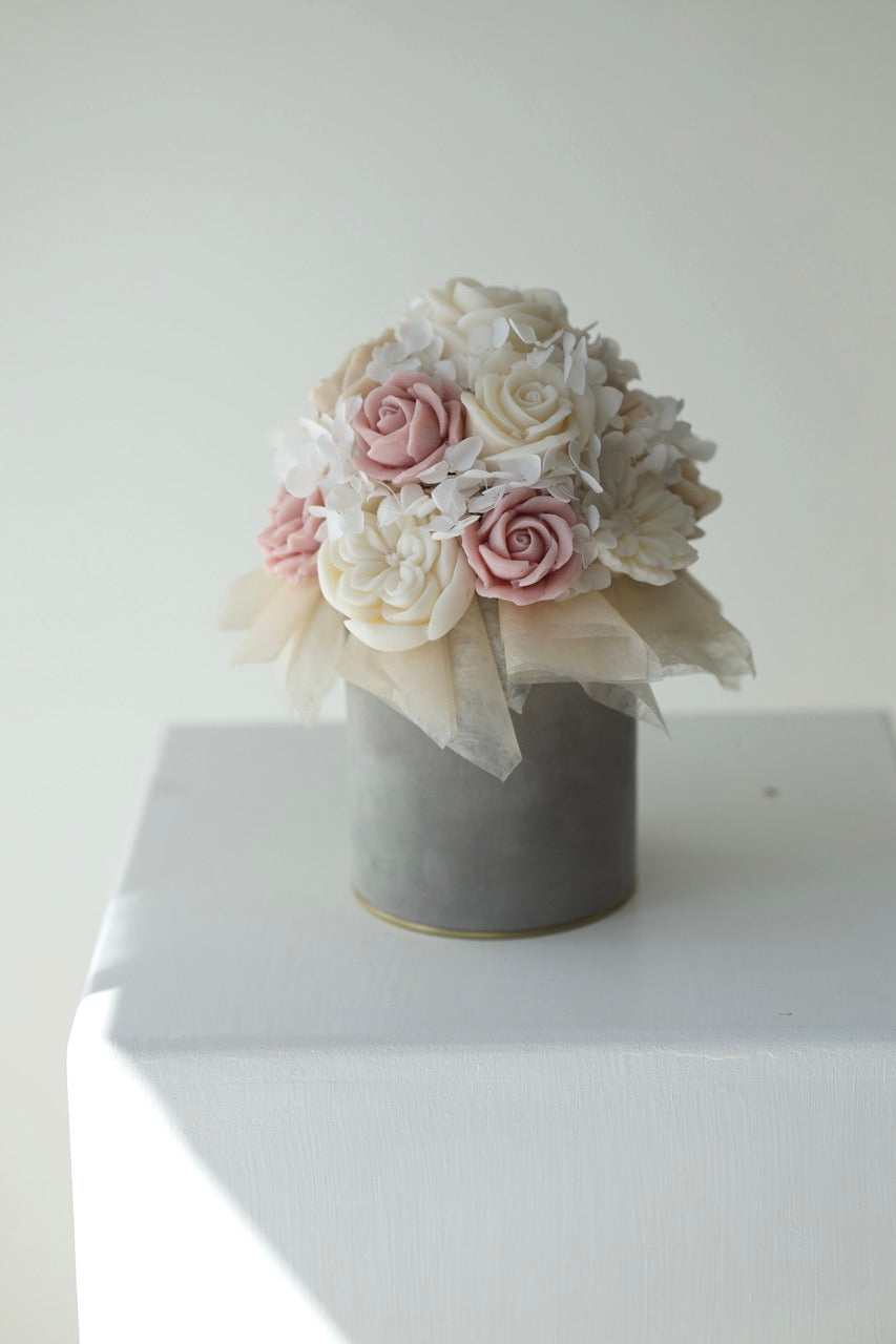 Kerzenstrauß "Powder Bloom" - handgegossen aus Rapswachs