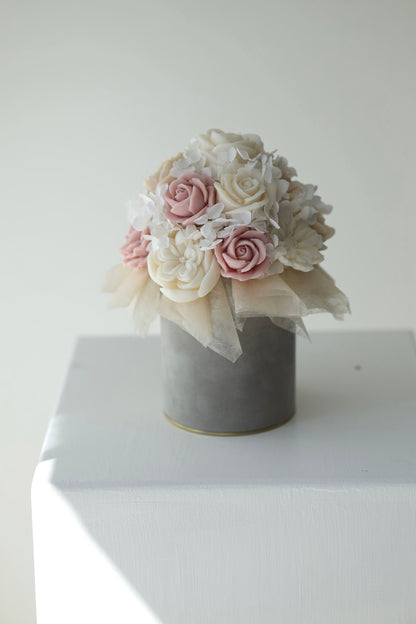Kerzenstrauß "Powder Bloom" - handgegossen aus Rapswachs