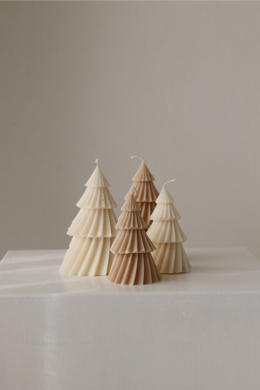 Kerze "Stufentannenbaum" - handgegossen aus Rapswachs