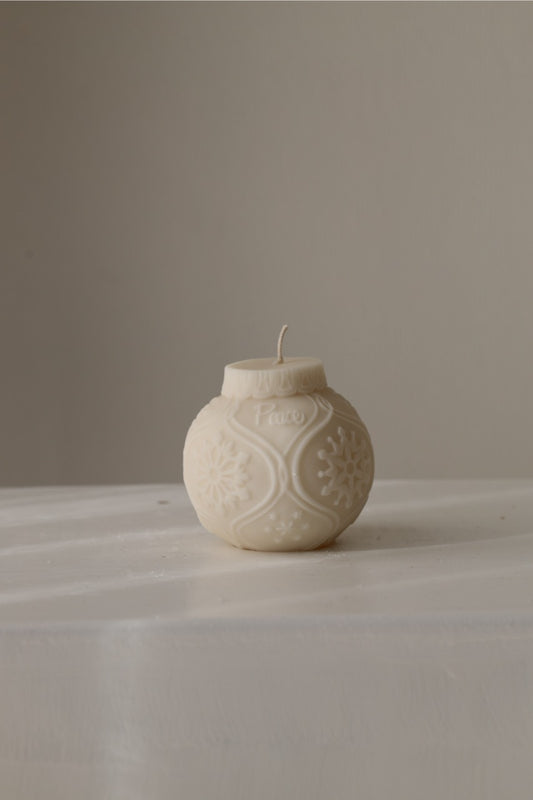 Kerze "Christbaumkugel" - handgegossen aus Rapswachs