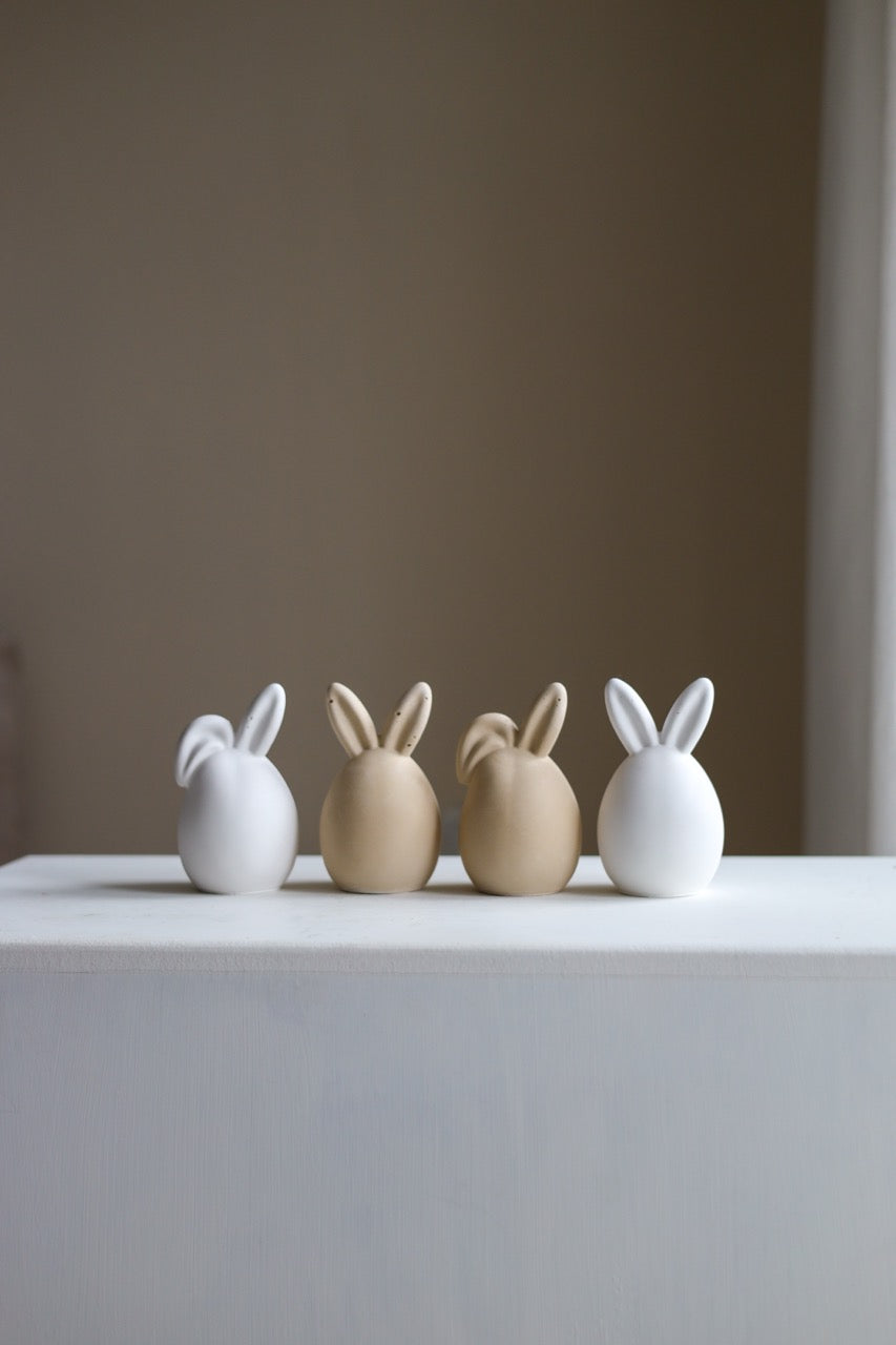 Deko-Osterhase – handgegossen aus Raysin, minimalistisch & modern
