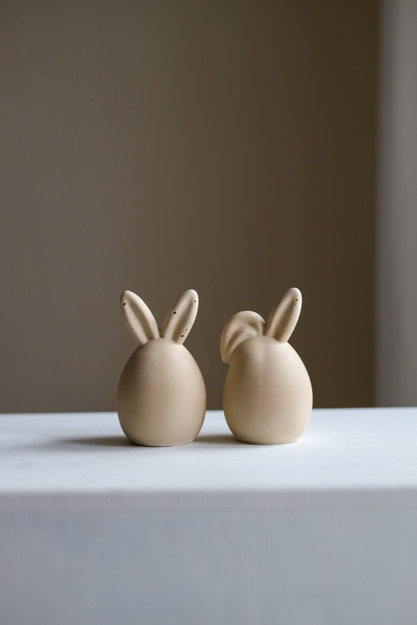 Deko-Osterhase – handgegossen aus Raysin, minimalistisch & modern