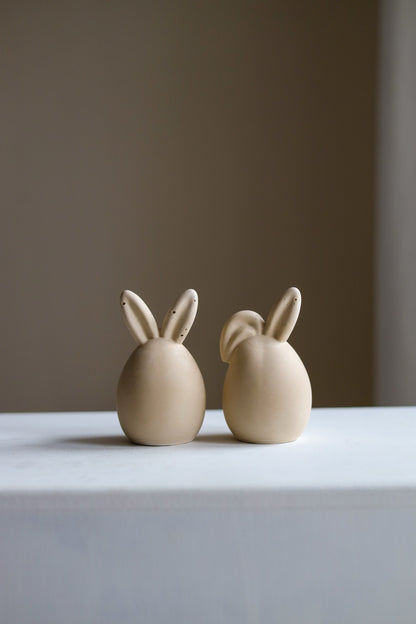 Deko-Osterhase – handgegossen aus Raysin, minimalistisch & modern