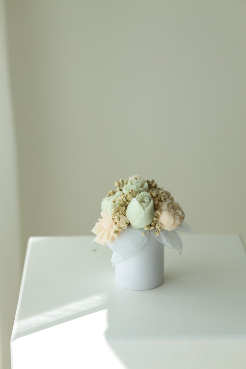 Kerzenstrauß "petite fleur" handgegossen aus Rapswachs
