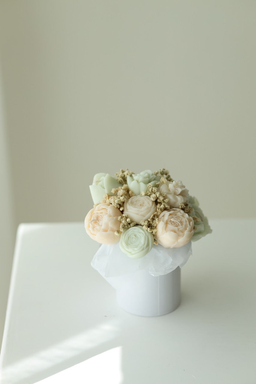 Kerzenstrauß "petite fleur" handgegossen aus Rapswachs