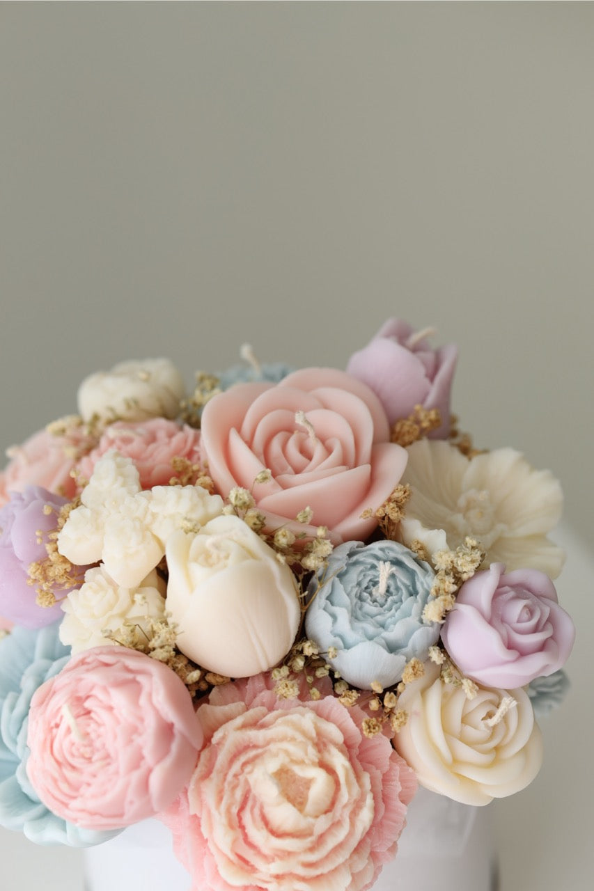 Kerzenstrauß "Pastel Bloom" handgegossen aus Rapswachs