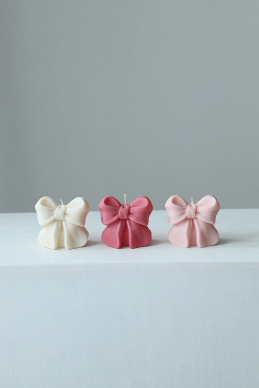 Kerze "Bow" - hangegossen aus Rapswachs