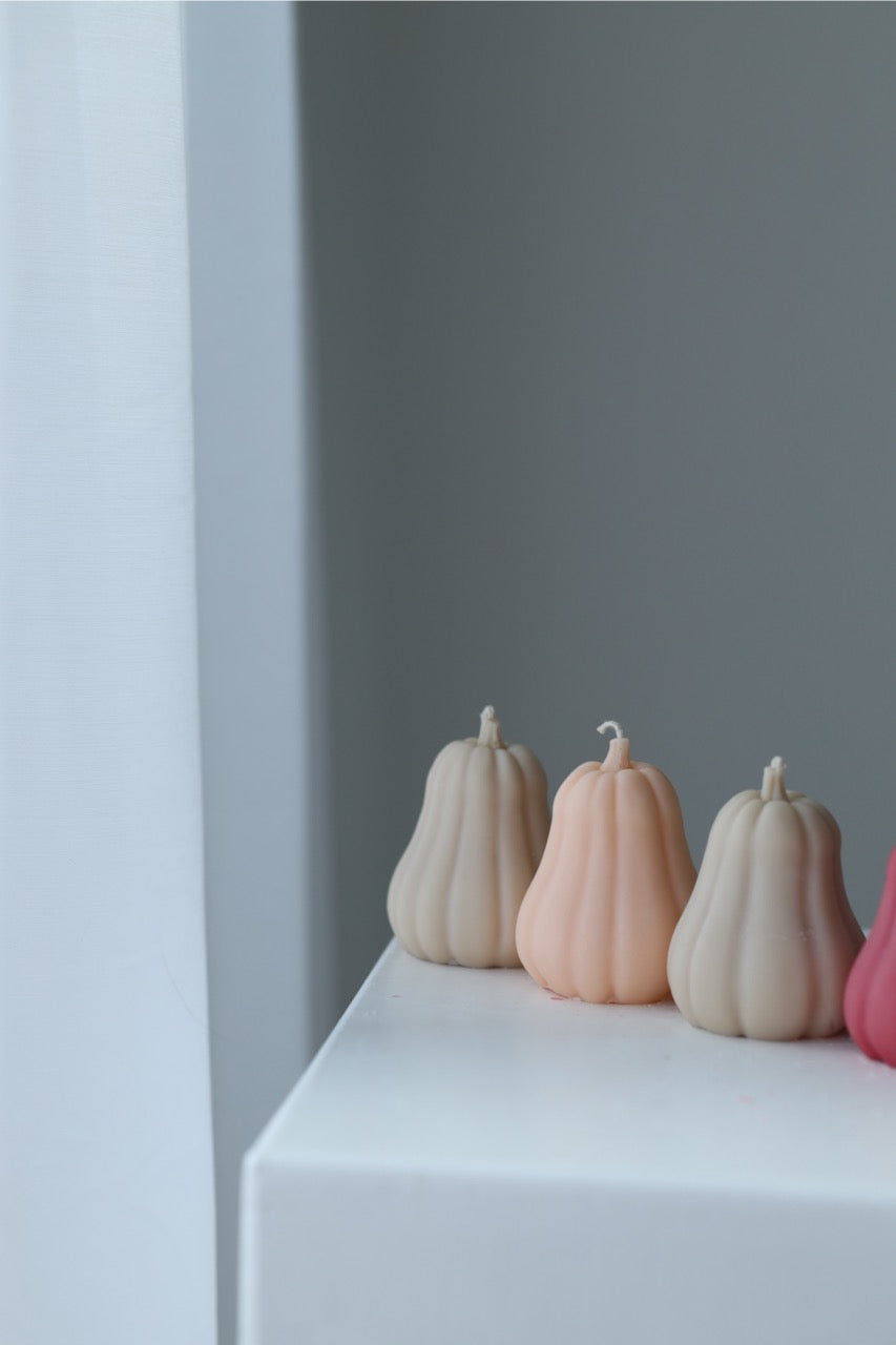 Kerze „Butternut“ – handgegossen aus Rapswachs, liebevoll & minimalistisch