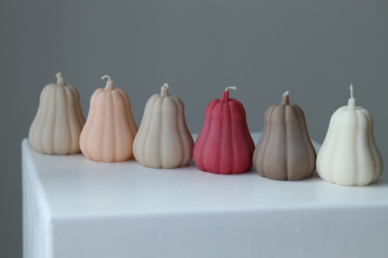 Kerze „Butternut“ – handgegossen aus Rapswachs, liebevoll & minimalistisch