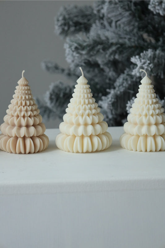 Kerze "Tannenbaum" - handgegossen aus Rapswachs