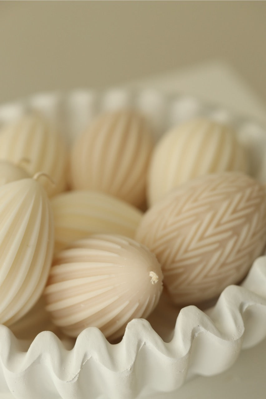 Kerze "Osterei classic" - handgegossen aus Rapswachs