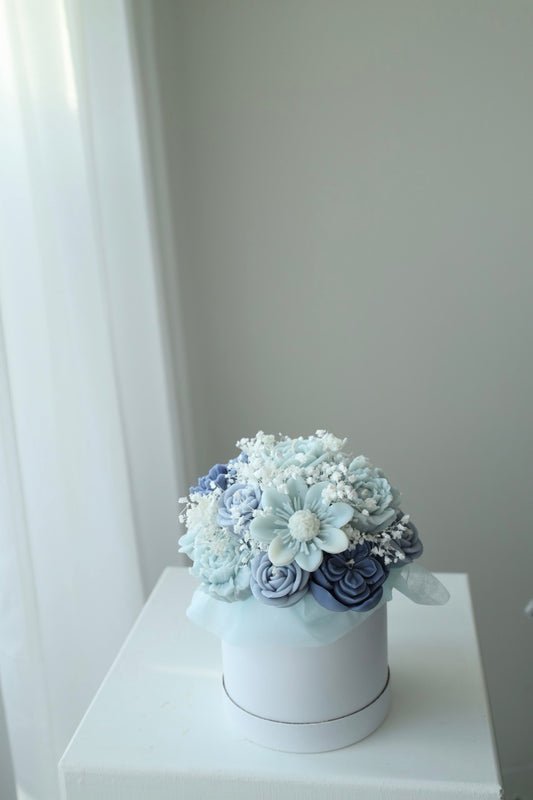 Kerzenstrauß "Frosty Bloom" - handgegossen aus Rapswachs