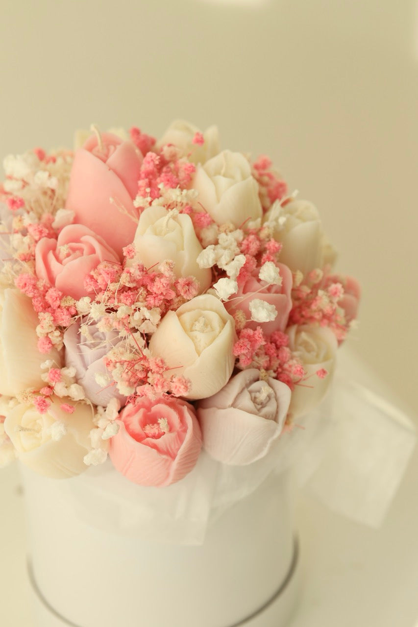 Kerzenstrauß "Powder Bloom" - handgegossen aus Rapswachs