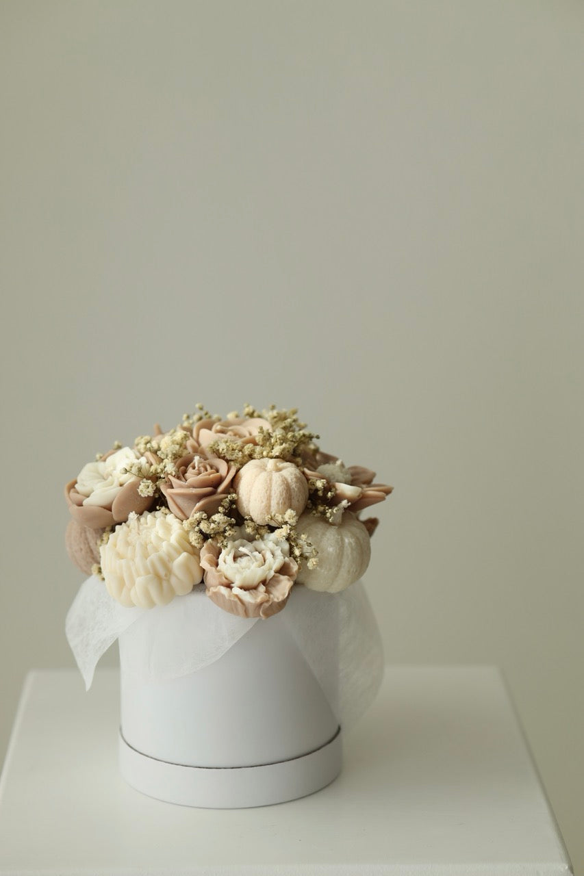 Kerzenstrauß „Autumn Bloom“ – handgegossen aus Rapswachs